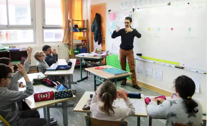 Éducation de la langue des signes